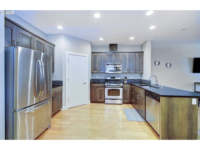 329 N 33RD Ct, Ridgefield, WA 98642