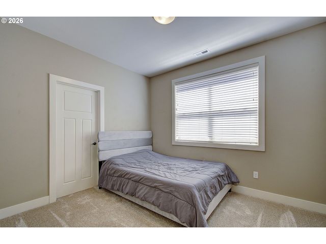 329 N 33RD Ct, Ridgefield, WA 98642