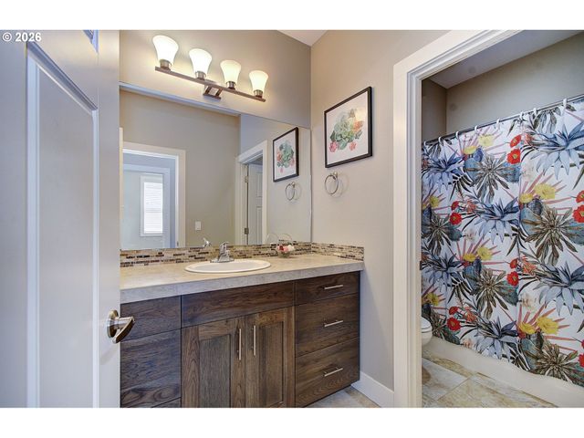 329 N 33RD Ct, Ridgefield, WA 98642
