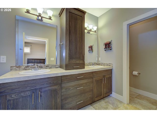 329 N 33RD Ct, Ridgefield, WA 98642
