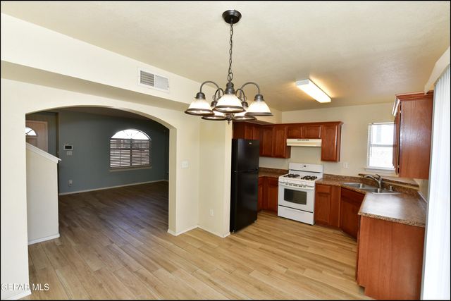 11820 Mesquite Bush Drive, El Paso, TX 79934