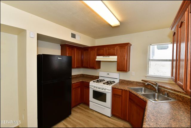 11820 Mesquite Bush Drive, El Paso, TX 79934