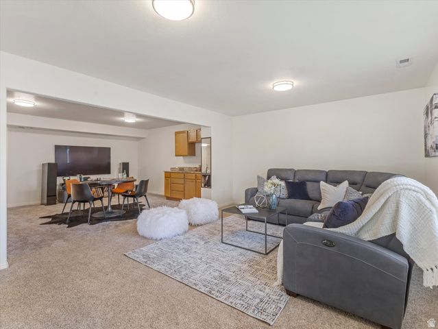 58 N COUNTRY BEND RD, Farmington, UT 84025