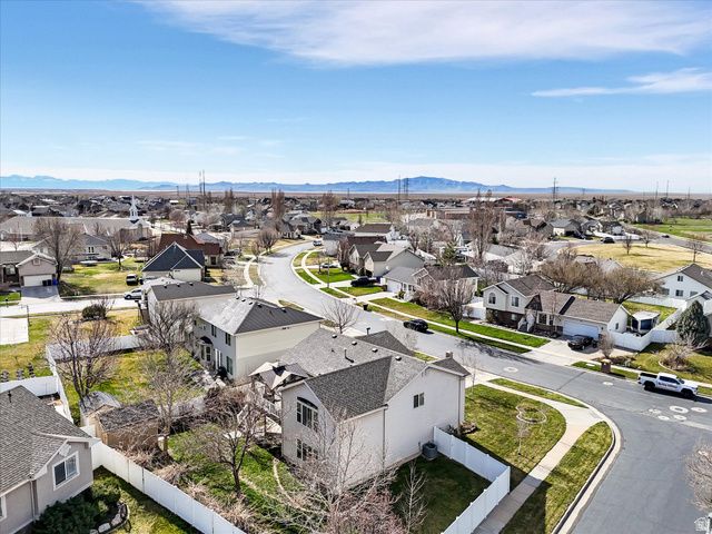 58 N COUNTRY BEND RD, Farmington, UT 84025