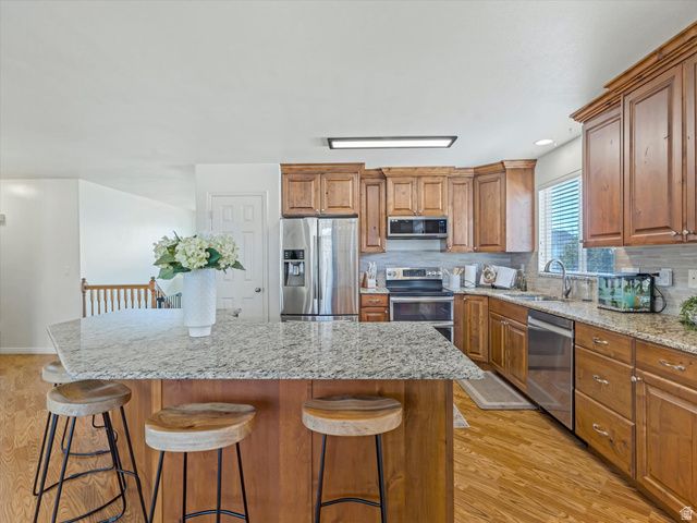 58 N COUNTRY BEND RD, Farmington, UT 84025