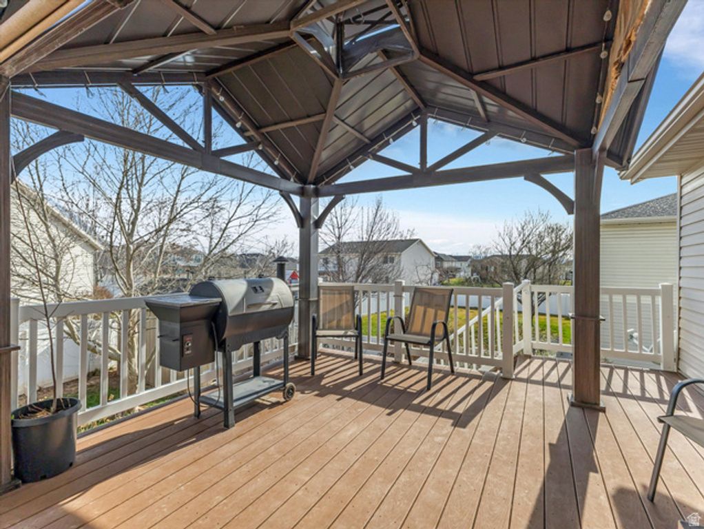 Image 14 of property listing at 58 N COUNTRY BEND RD, Farmington, UT 84025