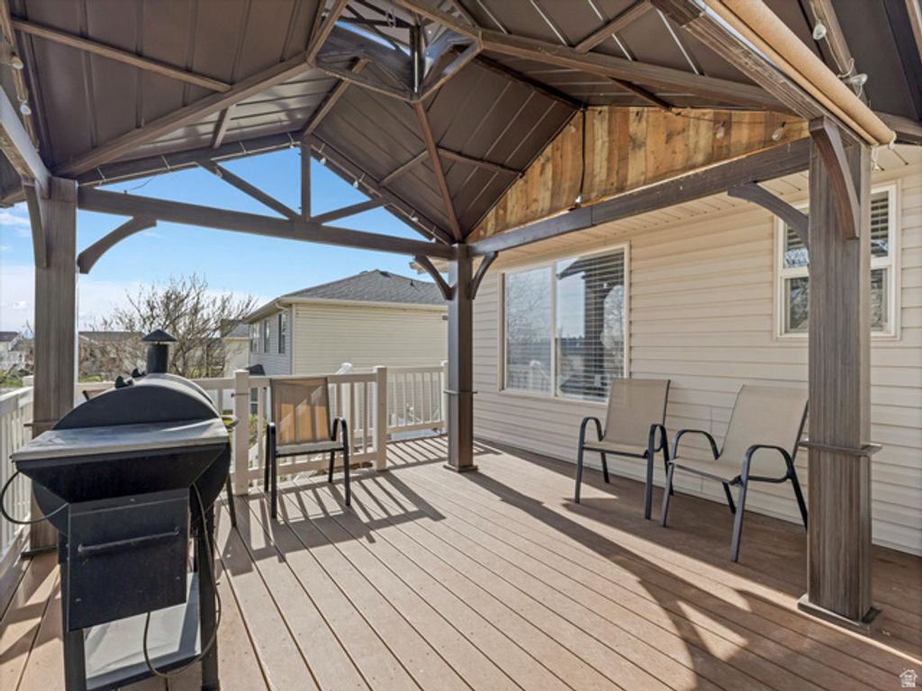 Image 15 of property listing at 58 N COUNTRY BEND RD, Farmington, UT 84025