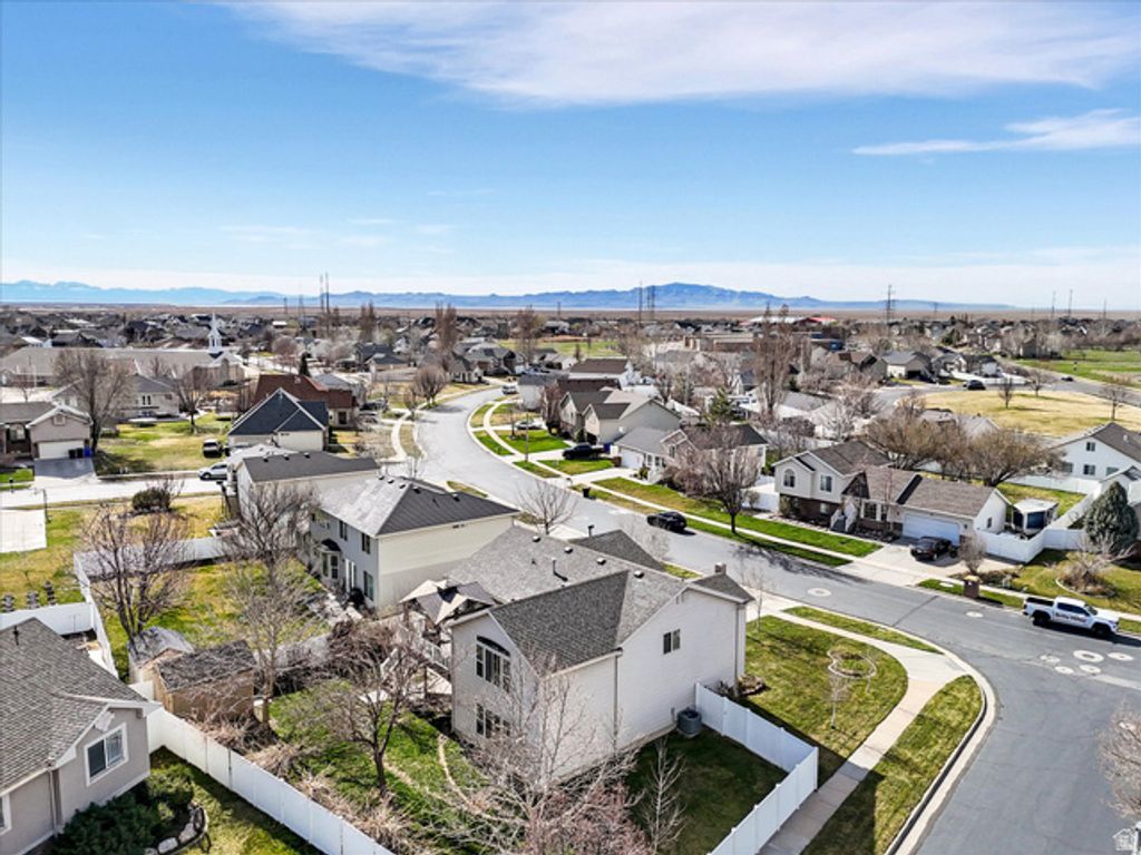 Image 35 of property listing at 58 N COUNTRY BEND RD, Farmington, UT 84025