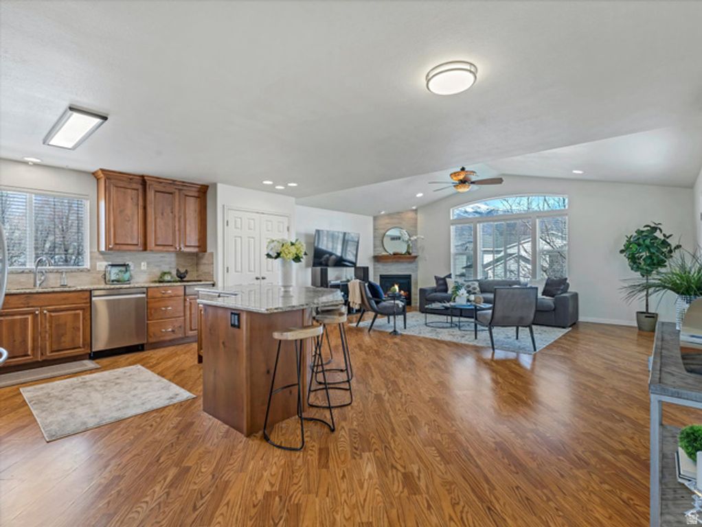 Image 6 of property listing at 58 N COUNTRY BEND RD, Farmington, UT 84025