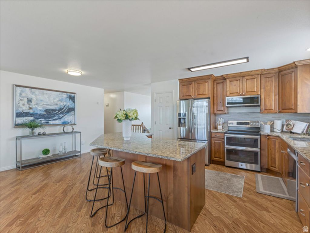 Image 7 of property listing at 58 N COUNTRY BEND RD, Farmington, UT 84025