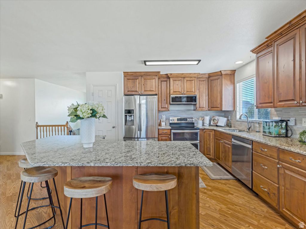 Image 8 of property listing at 58 N COUNTRY BEND RD, Farmington, UT 84025