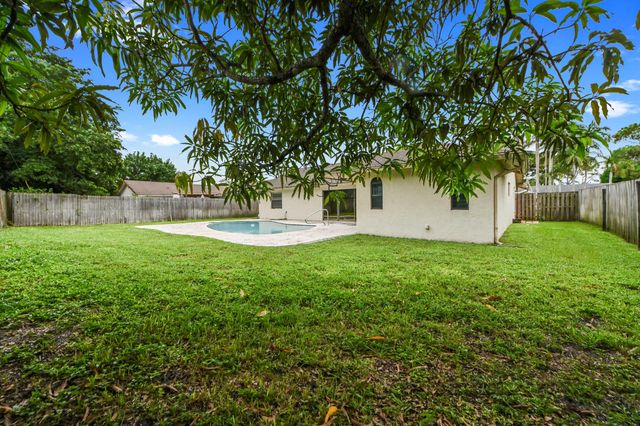 9585 Lancaster Place, Boca Raton, FL 33434