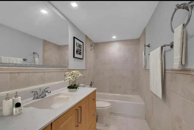 5401 Collins Ave 411, Miami Beach, FL 33140