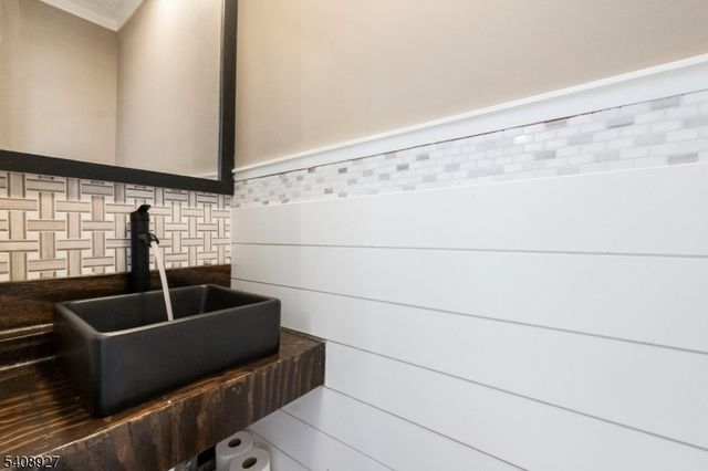 1 Old Dingman Rd, Sandyston Twp., NJ 07851