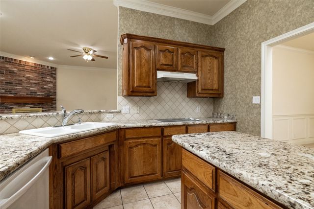 4224 Hollow Creek Court, Fort Worth, TX 76008