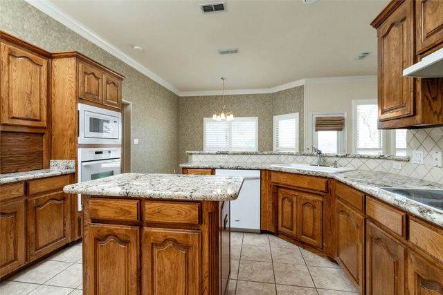 4224 Hollow Creek Court, Fort Worth, TX 76008