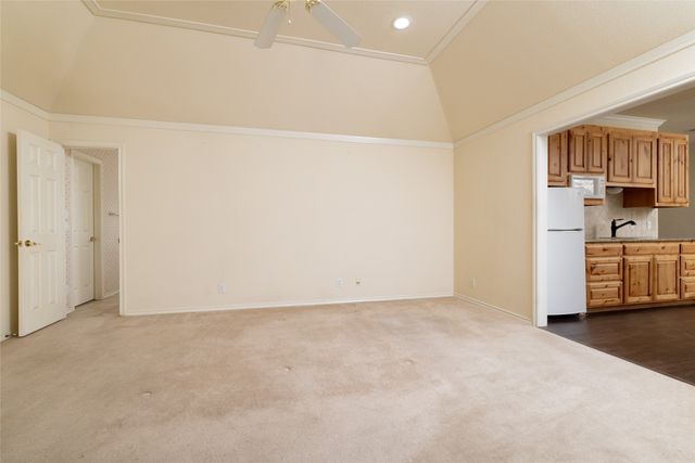 4224 Hollow Creek Court, Fort Worth, TX 76008