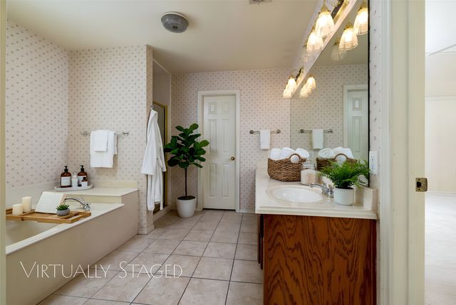 4224 Hollow Creek Court, Fort Worth, TX 76008