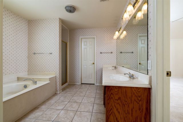 4224 Hollow Creek Court, Fort Worth, TX 76008