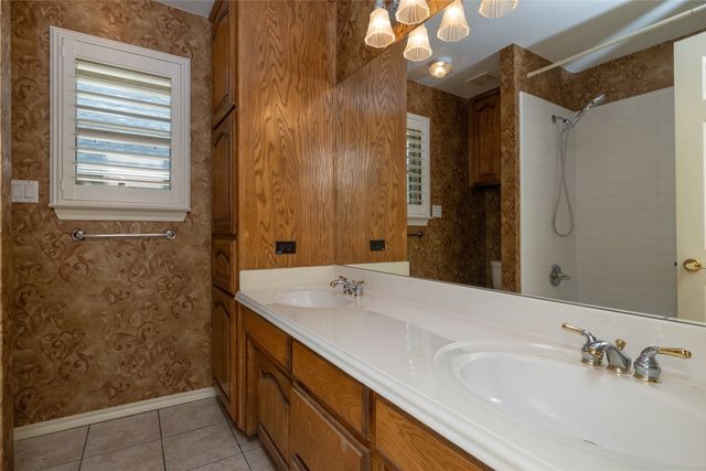 4224 Hollow Creek Court, Fort Worth, TX 76008