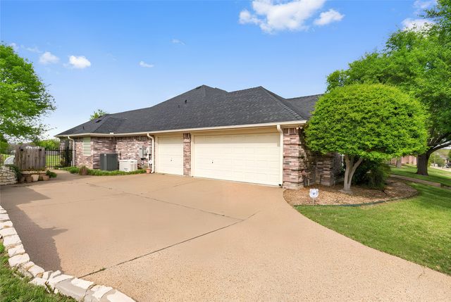 4224 Hollow Creek Court, Fort Worth, TX 76008