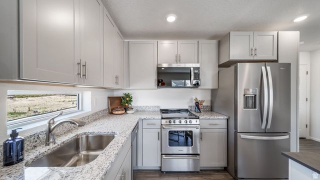 549 N RIVERSIDE DR, Saratoga Springs, UT 84045