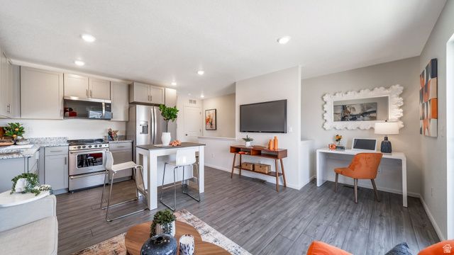 549 N RIVERSIDE DR, Saratoga Springs, UT 84045