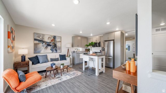 549 N RIVERSIDE DR, Saratoga Springs, UT 84045