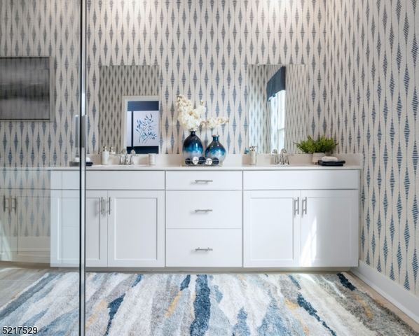 16 Eastwood Ter 16, East Hanover Twp., NJ 07936