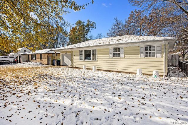 4166 Pineport Road, Bridgeport, MI 48722