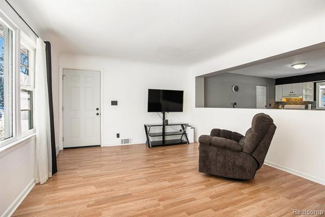 4166 Pineport Road, Bridgeport, MI 48722