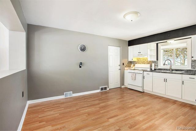 4166 Pineport Road, Bridgeport, MI 48722