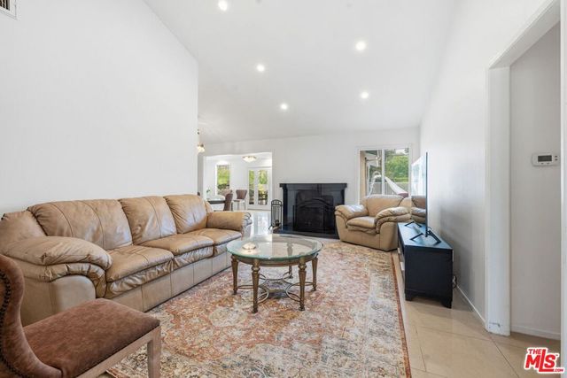 29107 Hillrise Drive, Agoura Hills, CA 91301