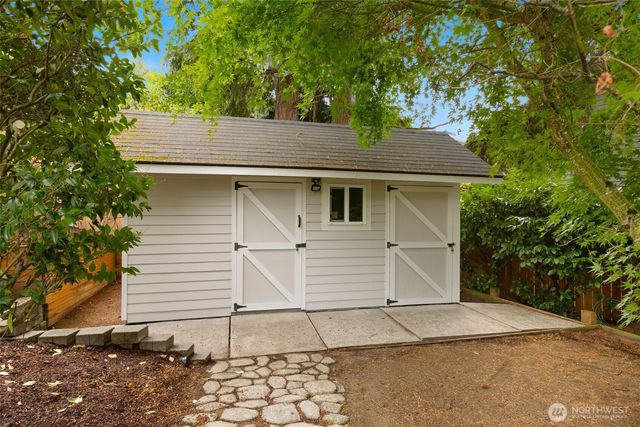 2605 Camas Avenue NE, Renton, WA 98056