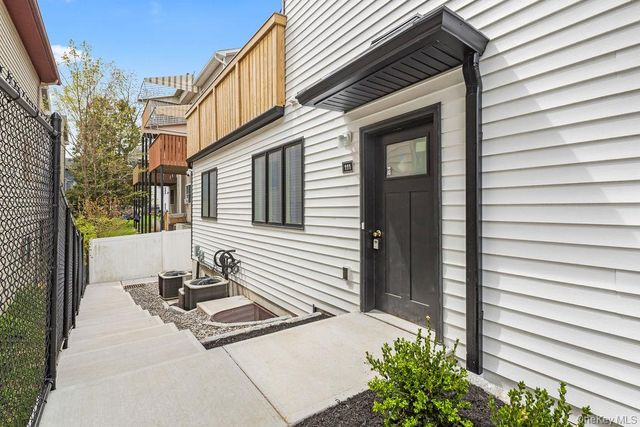 8 1st Street 111, Spring Valley, NY 10977