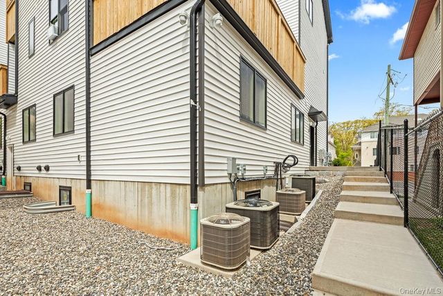 8 1st Street 111, Spring Valley, NY 10977