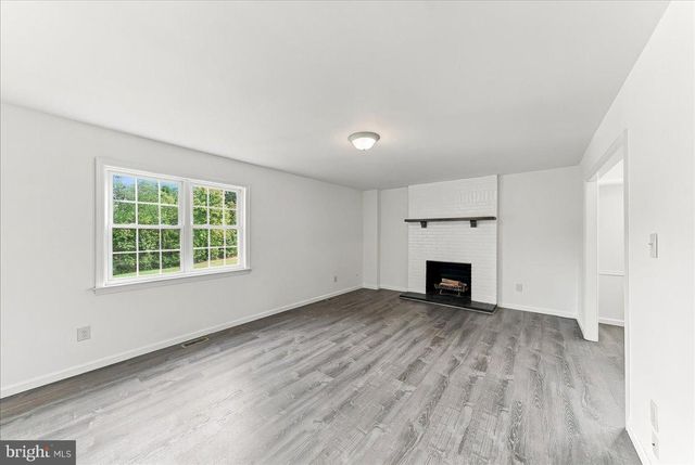 36 PENNS CT, Aston, PA 19014