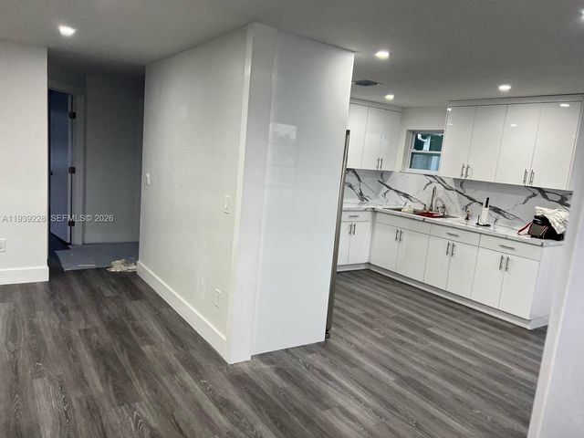 650 SE 1st Pl, Hialeah, FL 33010