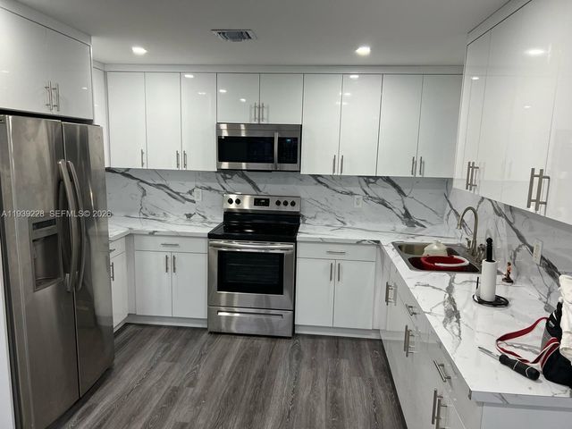 650 SE 1st Pl, Hialeah, FL 33010