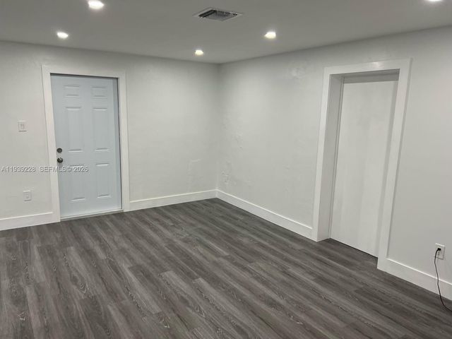 650 SE 1st Pl, Hialeah, FL 33010