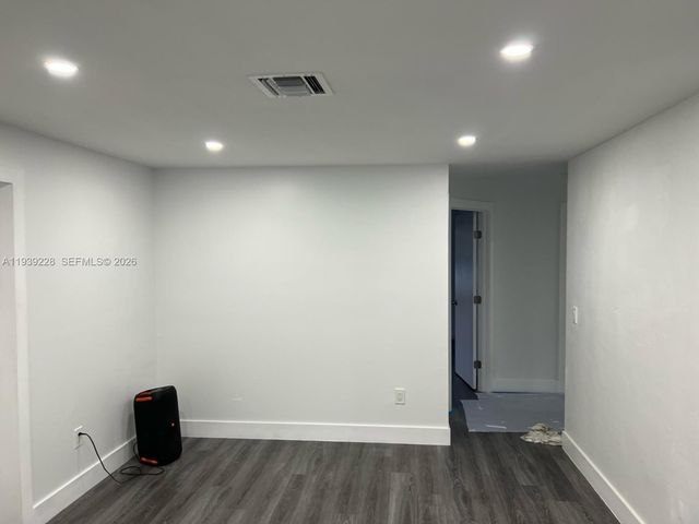 650 SE 1st Pl, Hialeah, FL 33010