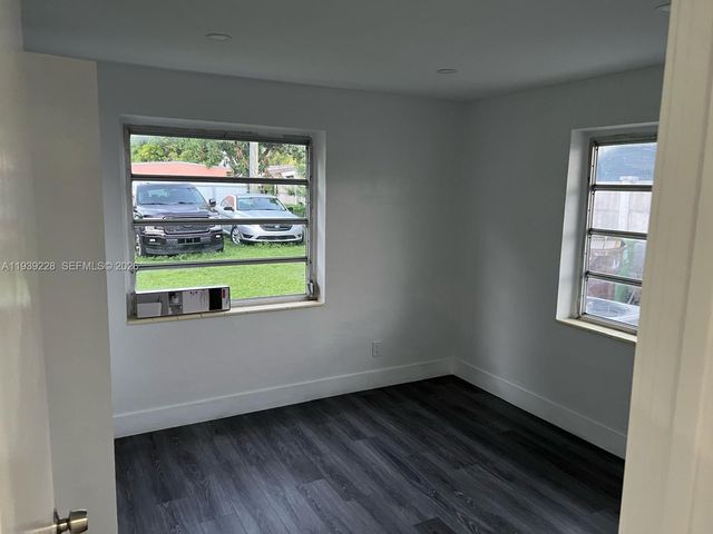 650 SE 1st Pl, Hialeah, FL 33010