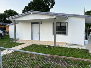 650 SE 1st Pl, Hialeah, FL 33010