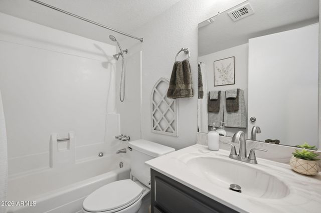 1927 E HAMPTON Avenue 207, Mesa, AZ 85204