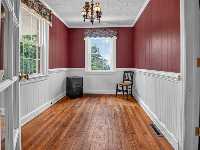 937 Waidsboro RD, Ferrum, VA 24088