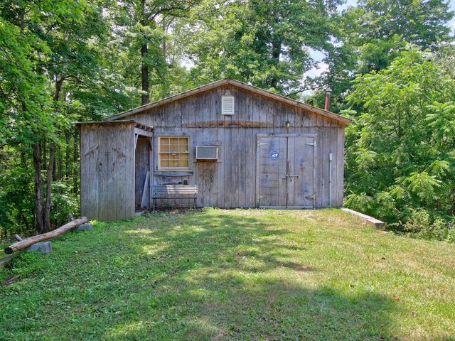937 Waidsboro RD, Ferrum, VA 24088