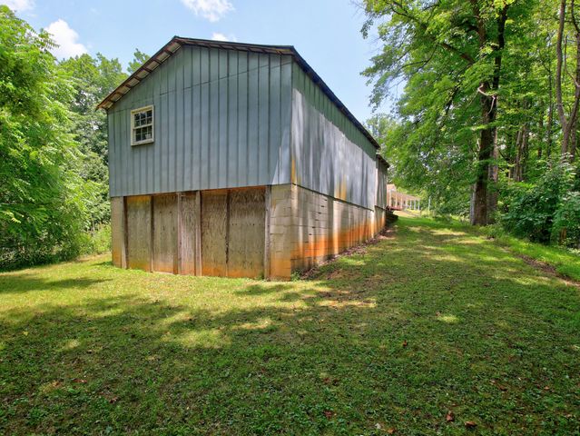 937 Waidsboro RD, Ferrum, VA 24088