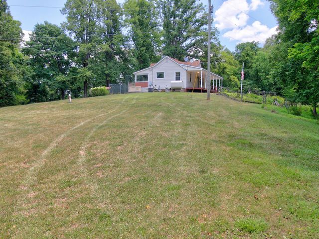 937 Waidsboro RD, Ferrum, VA 24088