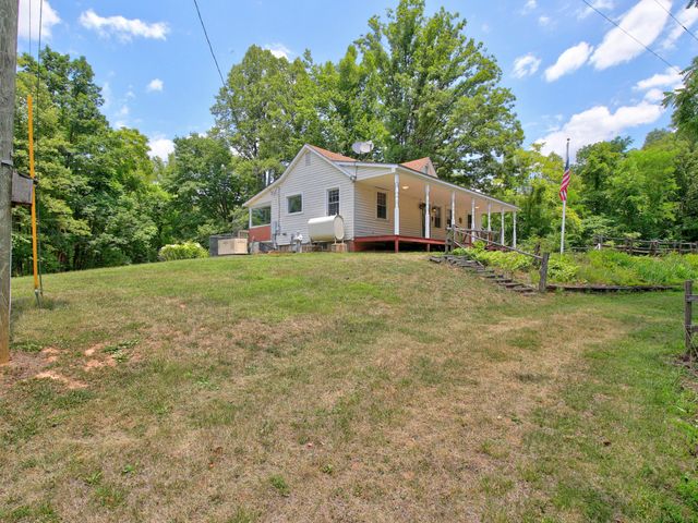 937 Waidsboro RD, Ferrum, VA 24088