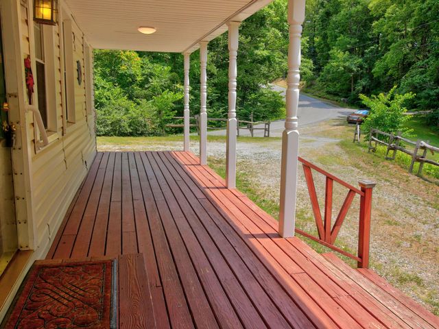 937 Waidsboro RD, Ferrum, VA 24088
